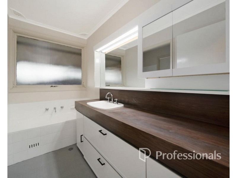 95 Eton Road, Cambridge Park NSW 2747