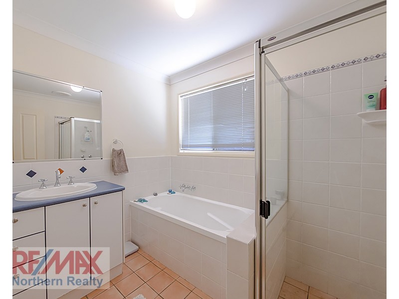 1 Laceflower Cres, Eatons Hill QLD 4037