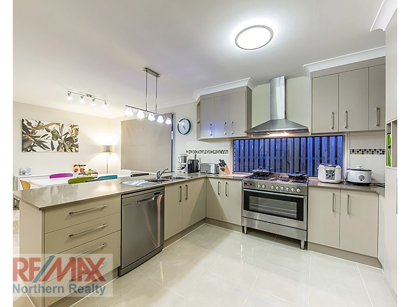 8 Moreton Street, Fitzgibbon QLD 4018