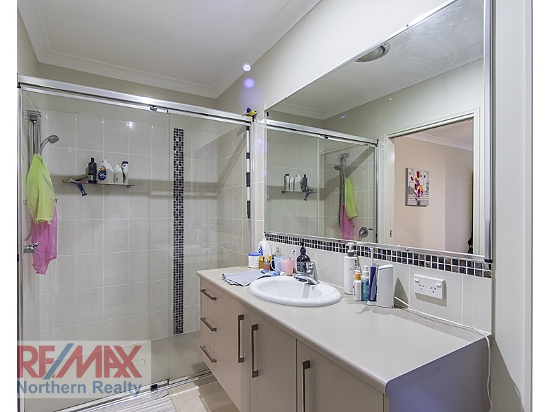 8 Moreton Street, Fitzgibbon QLD 4018