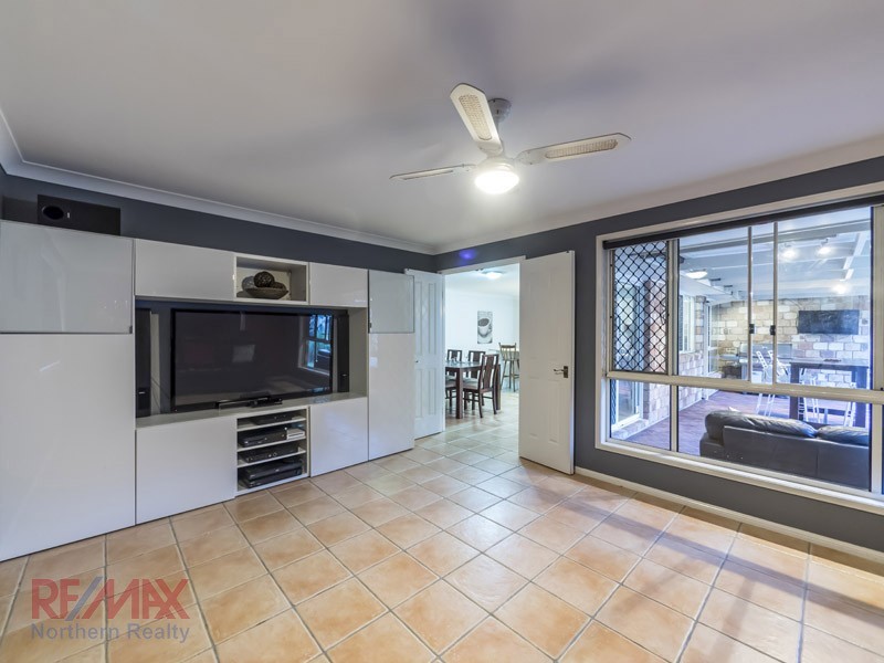 11 Marina Court, Eatons Hill QLD 4037