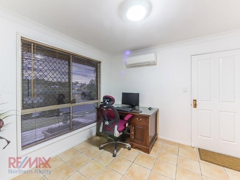 11 Marina Court, Eatons Hill QLD 4037