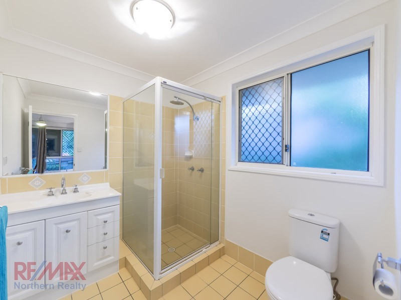 11 Marina Court, Eatons Hill QLD 4037