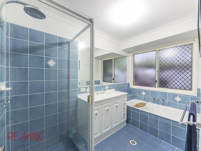 11 Marina Court, Eatons Hill QLD 4037