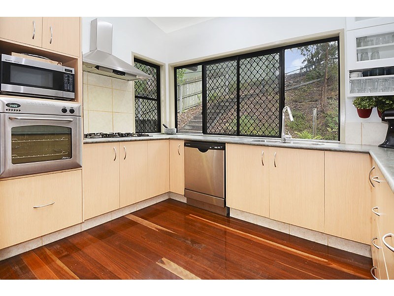 31 Larwood Place, Ferny Hills QLD 4055