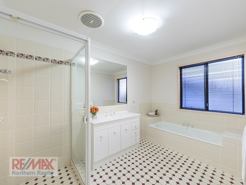 1 Holly Court, Albany Creek QLD 4035
