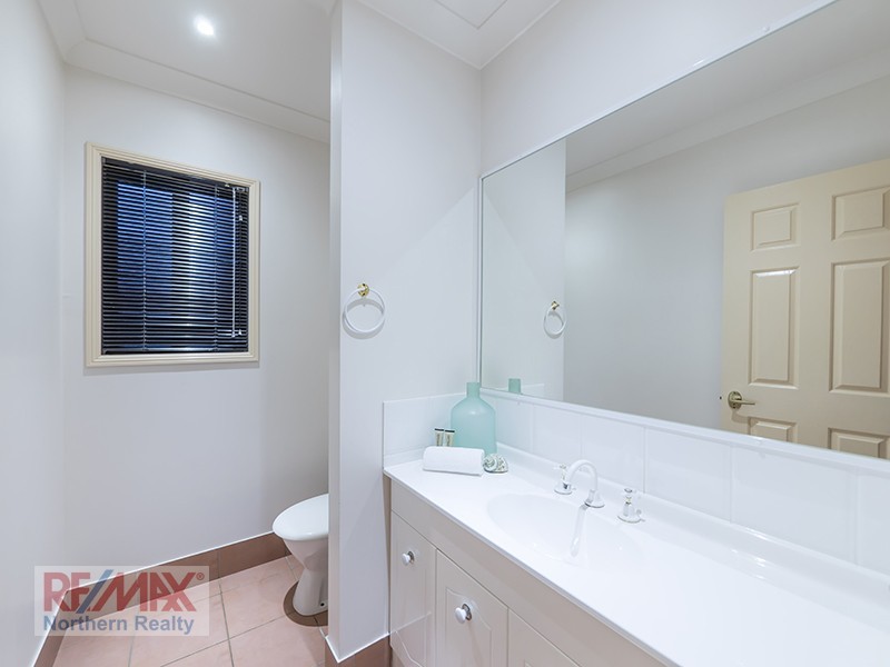 1 Holly Court, Albany Creek QLD 4035