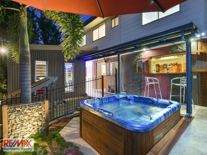 27 VIEW CRESCENT, Arana Hills QLD 4054