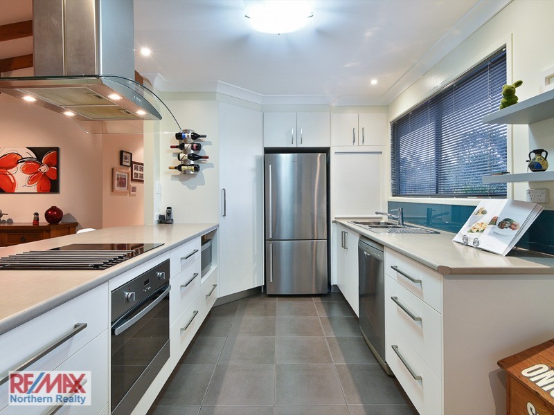 27 VIEW CRESCENT, Arana Hills QLD 4054