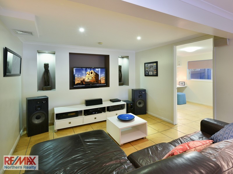 27 VIEW CRESCENT, Arana Hills QLD 4054