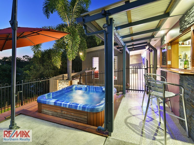 27 VIEW CRESCENT, Arana Hills QLD 4054