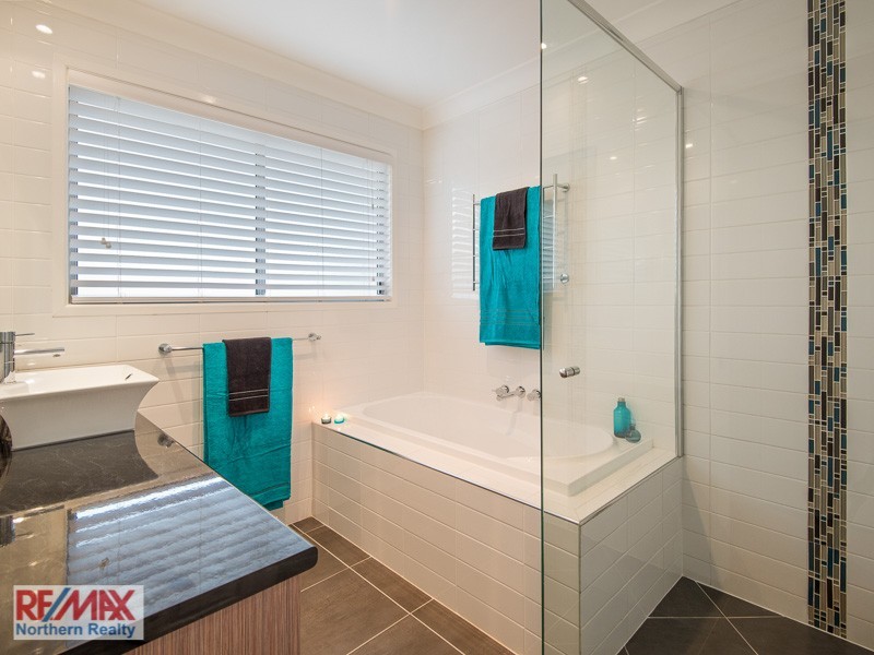 27 VIEW CRESCENT, Arana Hills QLD 4054