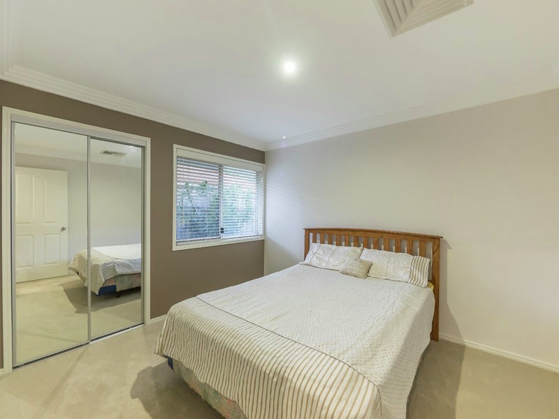 15 Corowa Court, Eatons Hill QLD 4037