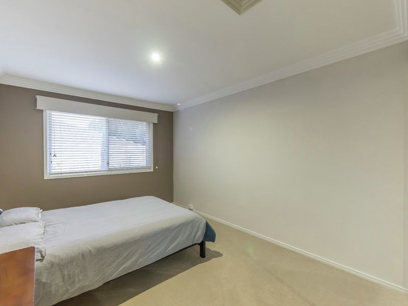 15 Corowa Court, Eatons Hill QLD 4037