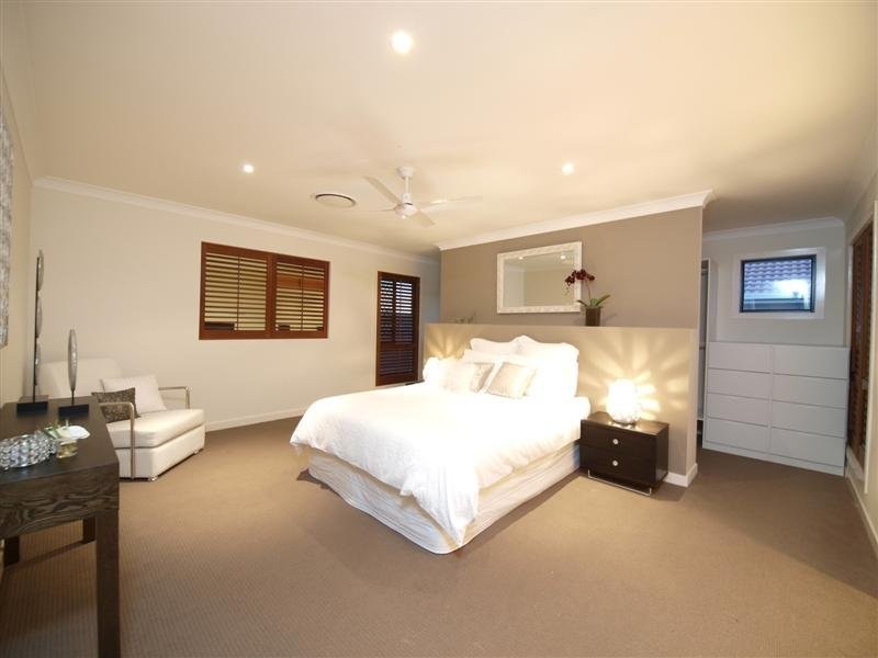 16 Alberic Court, Eatons Hill QLD 4037