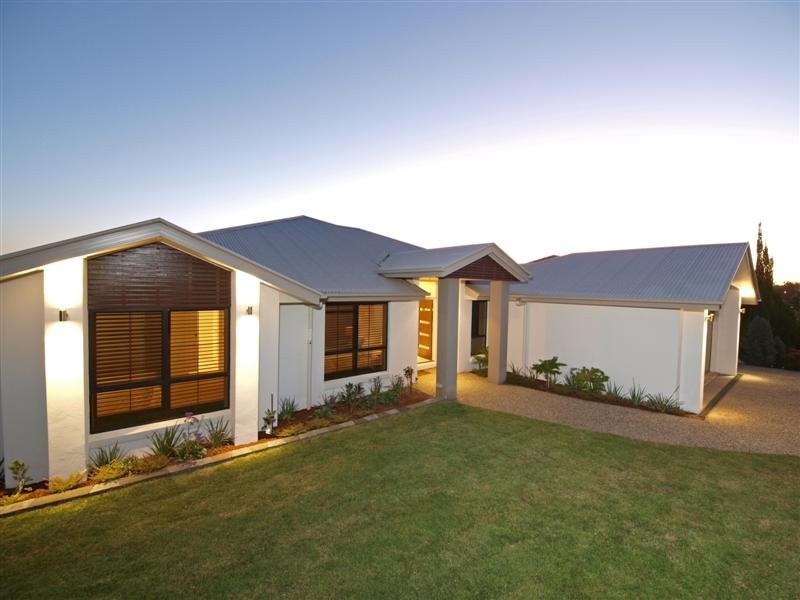 16 Alberic Court, Eatons Hill QLD 4037