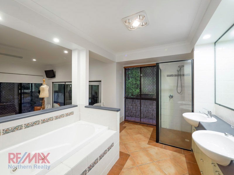 3 Plum Pine Ct, Eatons Hill QLD 4037