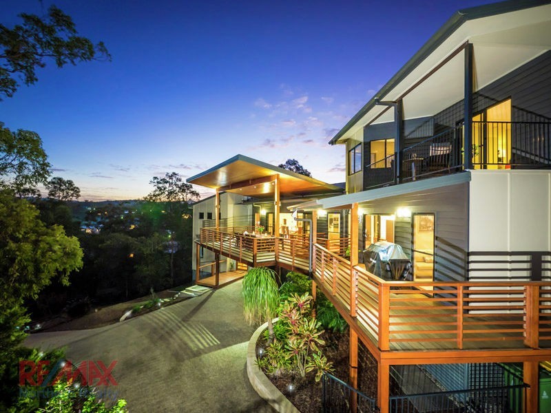 64 Corvus Dve, Cashmere QLD 4500