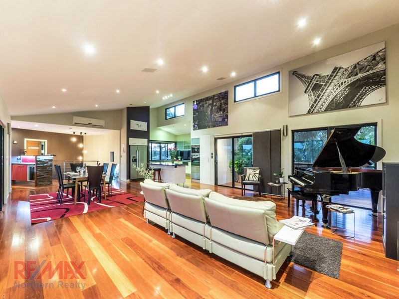 64 Corvus Dve, Cashmere QLD 4500