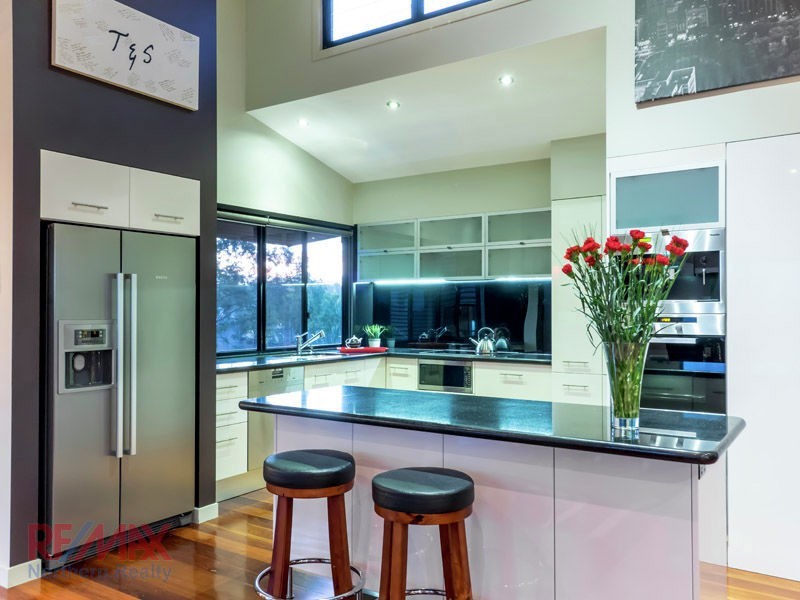 64 Corvus Dve, Cashmere QLD 4500