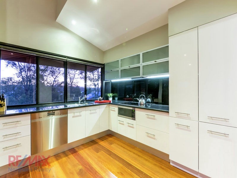 64 Corvus Dve, Cashmere QLD 4500