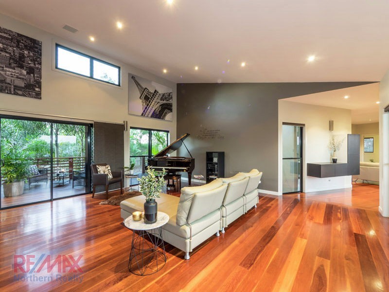 64 Corvus Dve, Cashmere QLD 4500