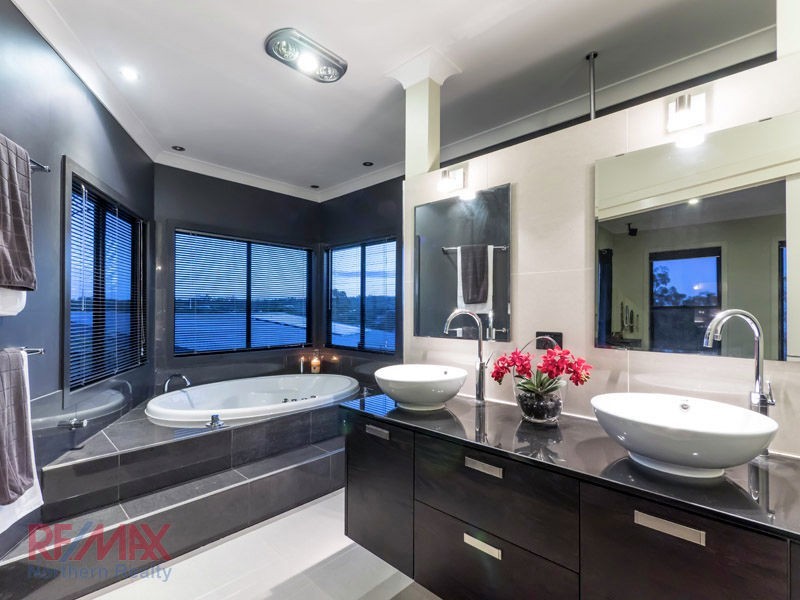 64 Corvus Dve, Cashmere QLD 4500