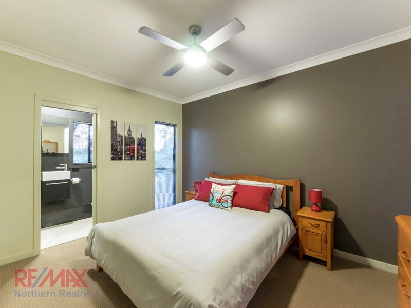 64 Corvus Dve, Cashmere QLD 4500