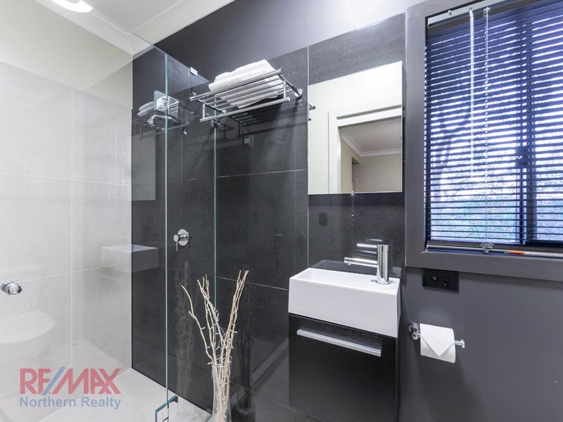 64 Corvus Dve, Cashmere QLD 4500