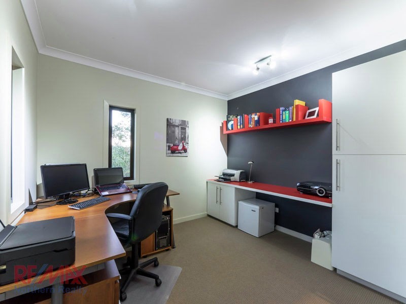 64 Corvus Dve, Cashmere QLD 4500