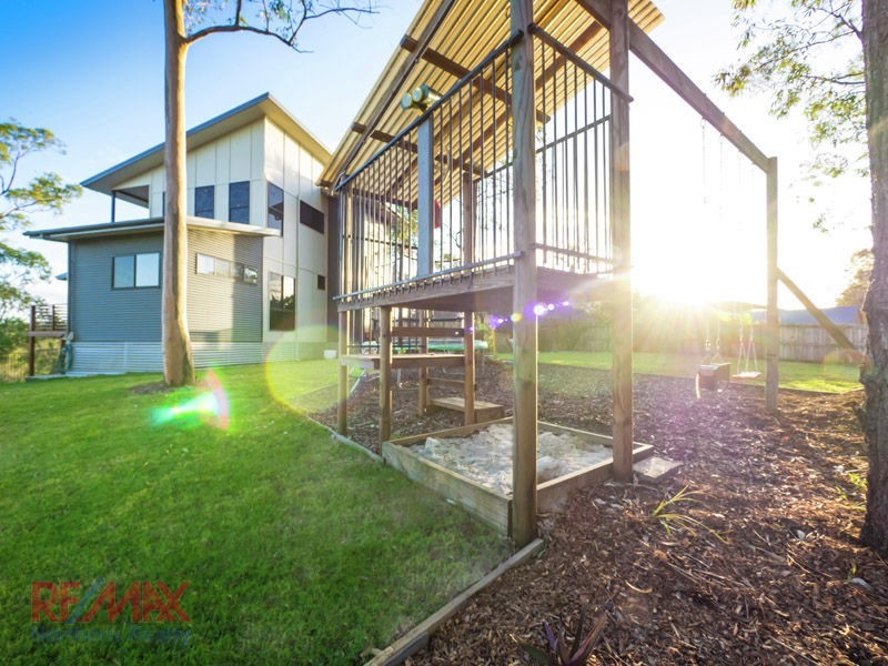 64 Corvus Dve, Cashmere QLD 4500