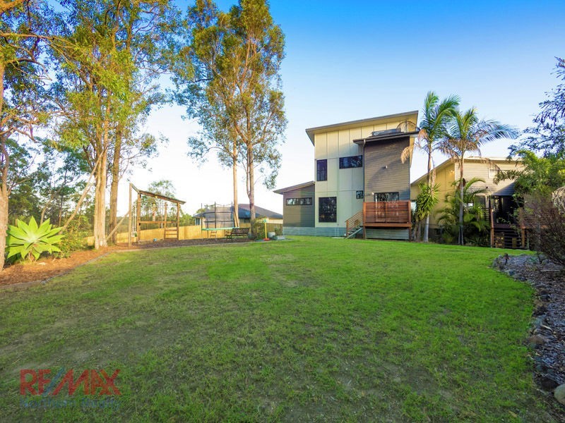 64 Corvus Dve, Cashmere QLD 4500