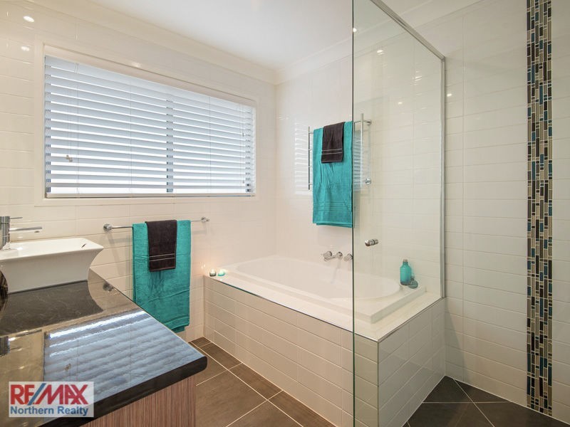 27 View Crescent, Arana Hills QLD 4054