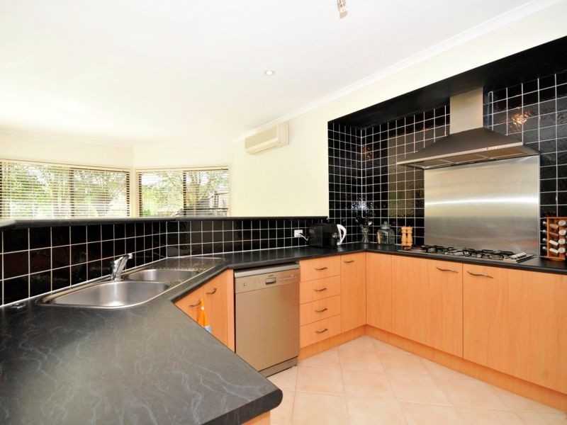 64 Hayward Ave, Cashmere QLD 4500