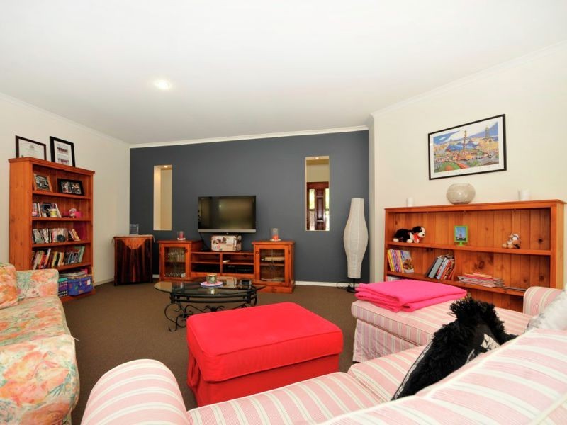 64 Hayward Ave, Cashmere QLD 4500