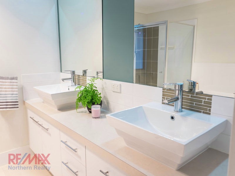 11 confluence ct, Eatons Hill QLD 4037