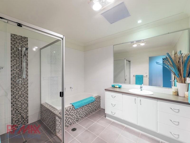 14 Roundelay Ct, Eatons Hill QLD 4037