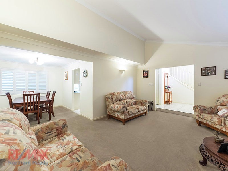 8 Blaxland Close, Albany Creek QLD 4035