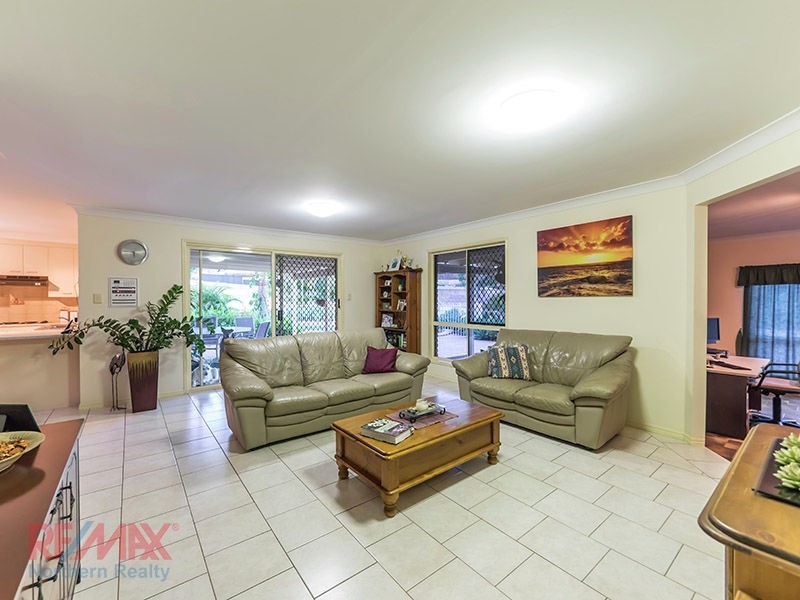 8 Blaxland Close, Albany Creek QLD 4035