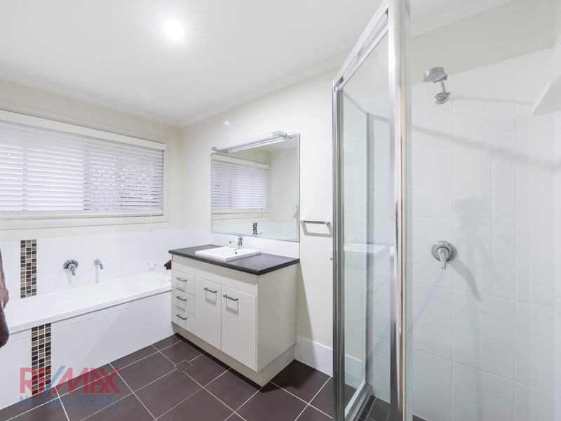 9 Hugh Place, Cashmere QLD 4500