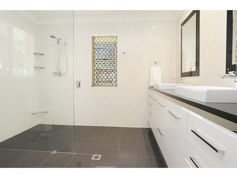 2 Highland Place, Bridgeman Downs QLD 4035