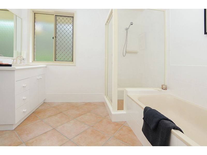 2 Highland Place, Bridgeman Downs QLD 4035