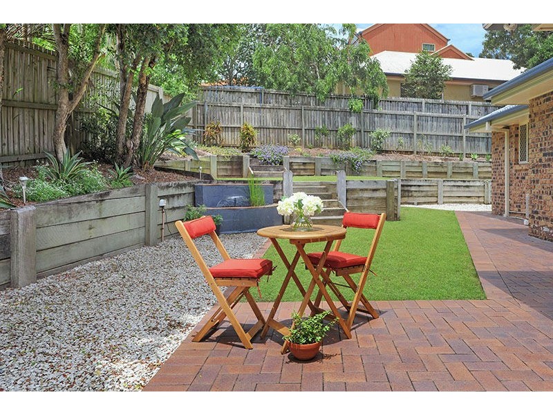 2 Highland Place, Bridgeman Downs QLD 4035