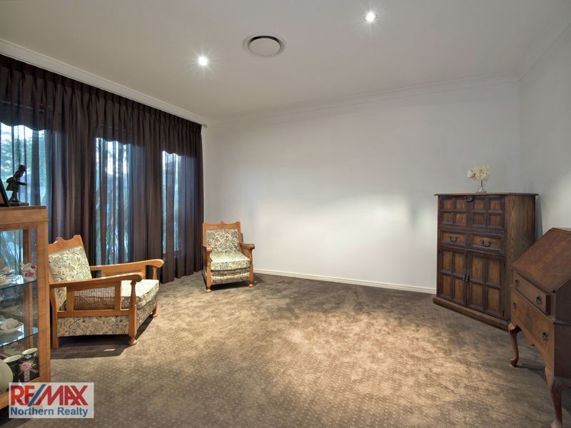 25 Crossing Drive, Eatons Hill QLD 4037