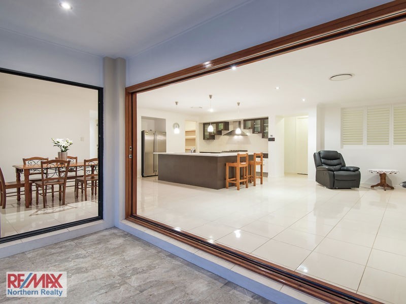 25 Crossing Drive, Eatons Hill QLD 4037