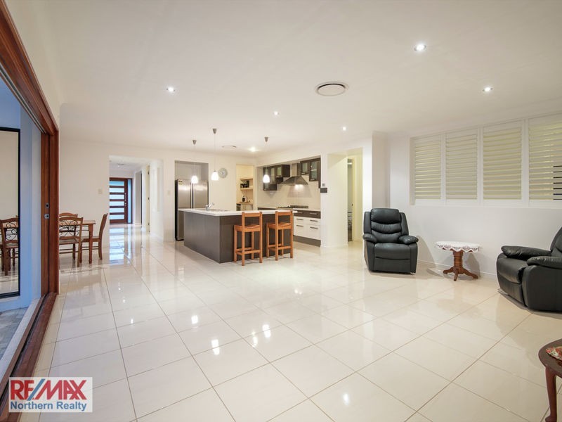 25 Crossing Drive, Eatons Hill QLD 4037