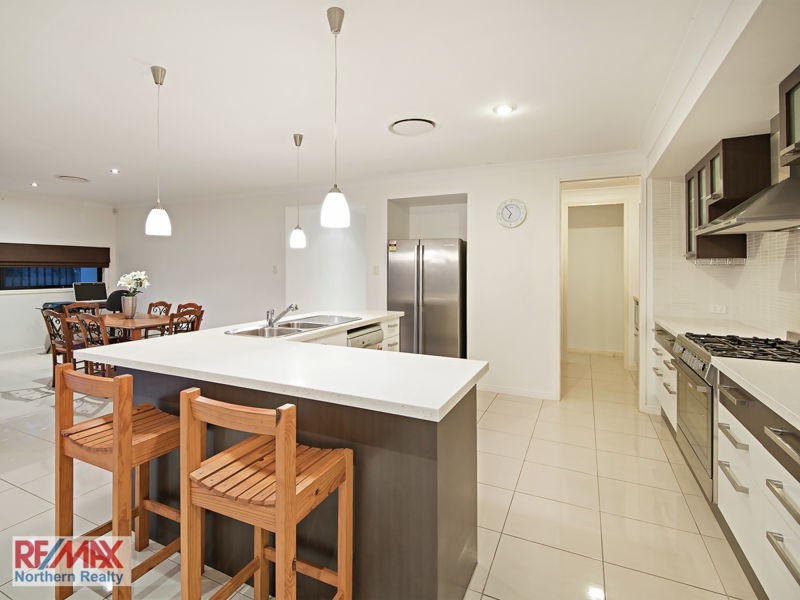 25 Crossing Drive, Eatons Hill QLD 4037