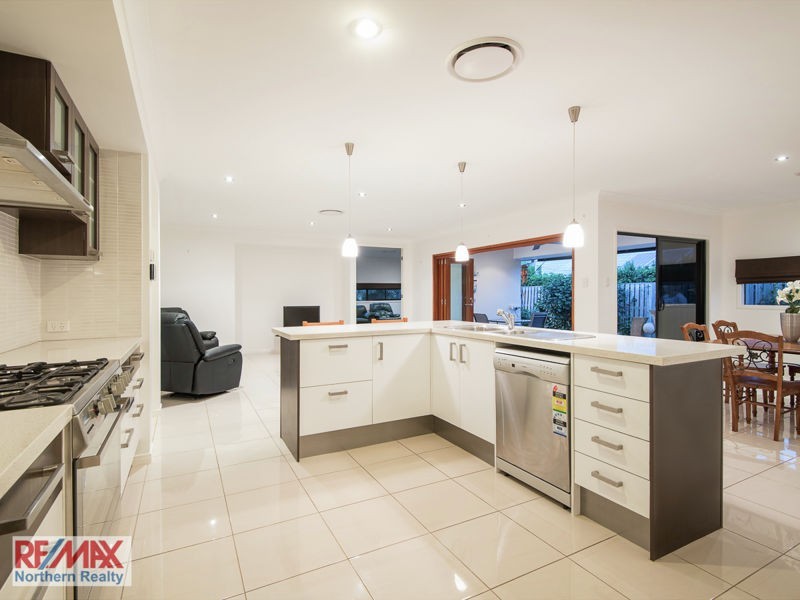 25 Crossing Drive, Eatons Hill QLD 4037