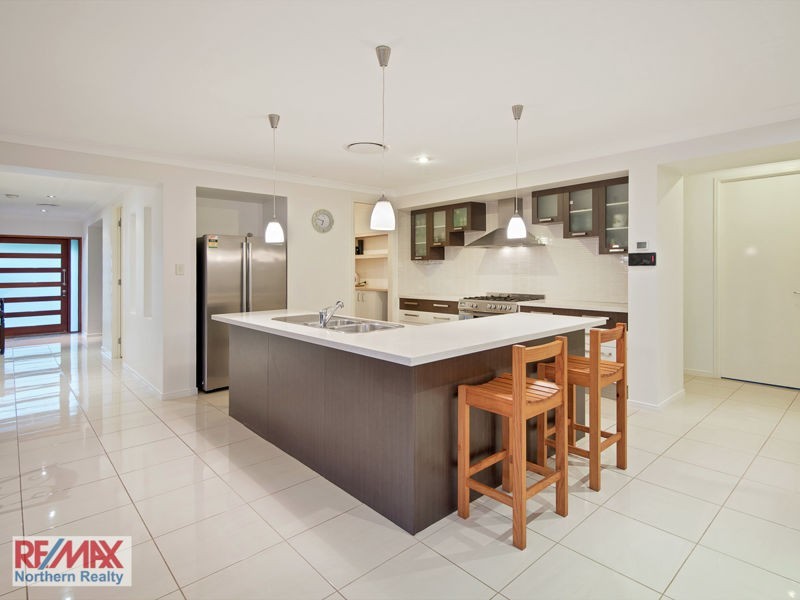 25 Crossing Drive, Eatons Hill QLD 4037