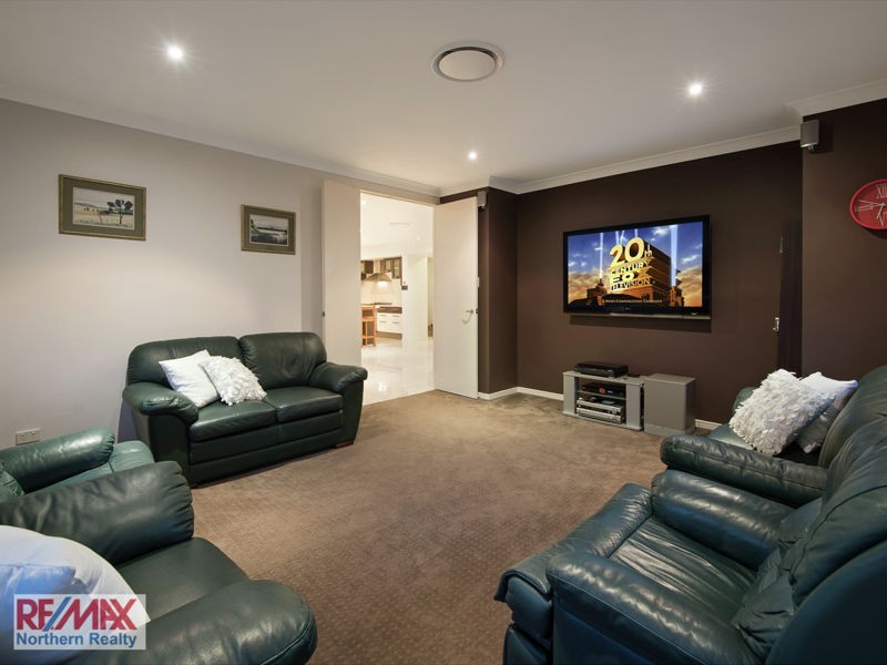 25 Crossing Drive, Eatons Hill QLD 4037